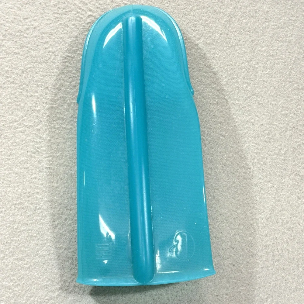 Mastrad Orka BBQ Silicone Grill Glove Mitt Aqua Turquoise Single (1) Excellent